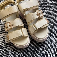 軽量厚底ボリュームソール ベルクロ バックル スポーツサンダル 7486の画像