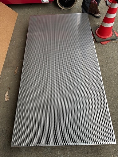 パンチングメタル　ステンレス　0.6  1000×2000