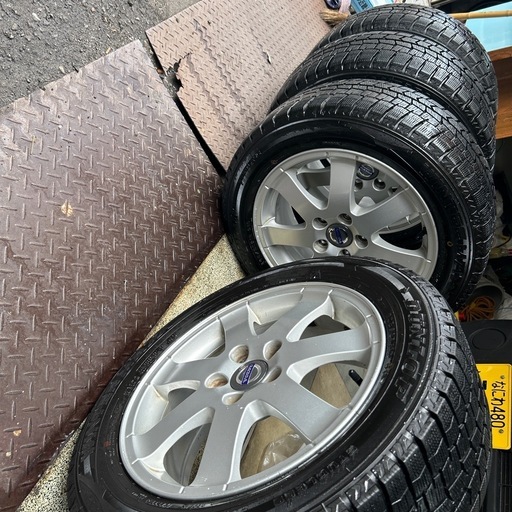 ボルボ純正ホイール付きスタッドレスタイヤセット　バリ山