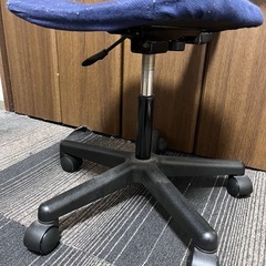 キャスター付き　イスの画像