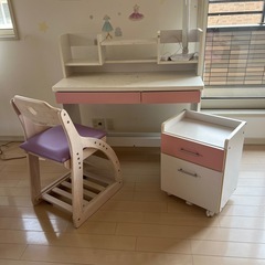 学習デスク  イス・キャビネット付きの画像