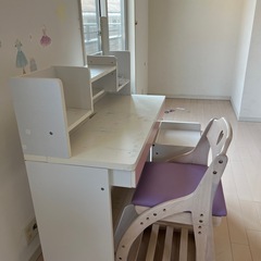 学習デスク  イス・キャビネット付きの画像