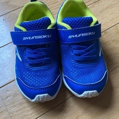 16センチ　瞬足スニーカーの画像