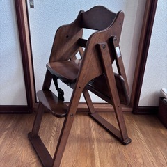 木製ハイチェアの画像