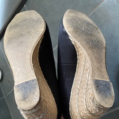 アルテミスダイアナ オープントゥ パンプス 黒 ウェッジソールの画像