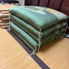 昭和MAX電気系と座布団と机
の画像