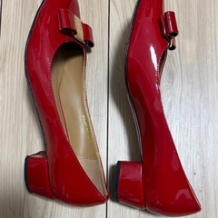 フェラガモ パンプス 赤 リボン付き エナメル フラット 39サイズ の画像