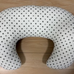 【美品】授乳クッション（ドット/ストライプ）の画像