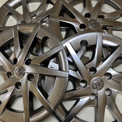 プリウスα純正ホイールカバーの画像