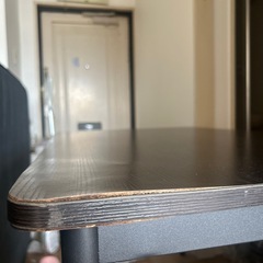 黒い木のテーブルの画像