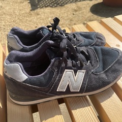 ニューバランス スニーカーの画像