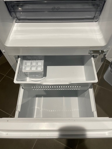 f●t■2025年製/美品！Hisenseハイセンス冷凍冷蔵庫257L【HR-G260HW】ガラスドア/インバーター搭載【使用わすがの