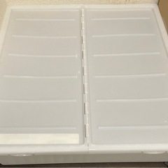 電子レンジと収納ケースの画像