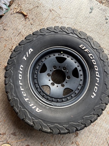 デリカ　PCD139.7 6穴ホイール　30x9.50R15LT BFグッドリッチ