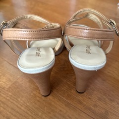 ストラップ　パンプス　サンダルの画像