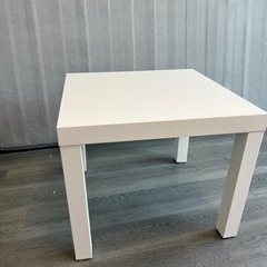 ikea サイドテーブル（ホワイト） の画像