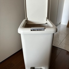 ゴミ箱 ペダル式　20L ダストボックスの画像