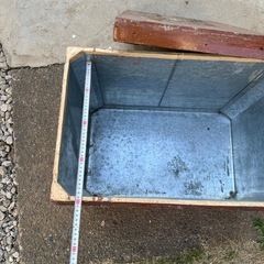 ブリキ茶箱の画像