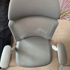 【取引中】オカムラシルフィー（Okamura Sylphy） グレー ハイバックヘッドレスト付きの画像