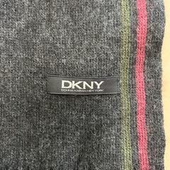 ダナキャランニューヨークDKNYマフラー ストール ショール スカーフグレイグレー灰色系ストライプ長さ約144センチ 横幅約24センチレディース（lady's LADYS）女性用、婦人 ウィメンズwomen’sメンズmen’s男性用紳士ユニセックス男女兼用の画像