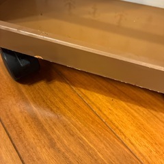 キャスター付きマガジンラックの画像