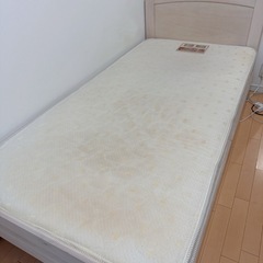 【無料】ニトリ　ベッドフレームとマットレスの画像