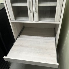 ✨激安価格✨持帰7000円 ハーフ食器棚 レンジボード レンジ 炊飯器 ケトル スライド置き場有り  食器 コップ キッチン収納    
の画像