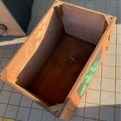 キャスター付き木箱の画像