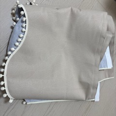 寝室やリビングルームの装飾的なカーテンの画像