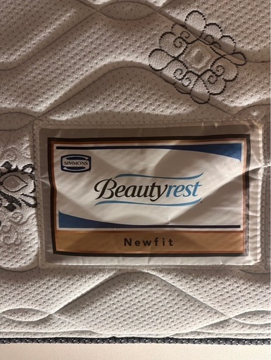 シモンズ Beautyrest ニューフィット ダブル （使用1年未満・美品）　最終値下げ‼️