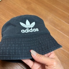 adidasバケハの画像