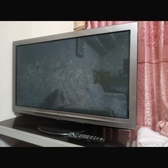 テレビ台とテレビの画像