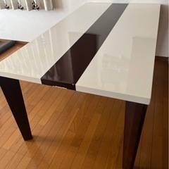 ダイニングテーブル
の画像