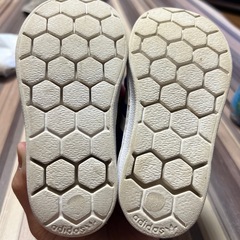 adidas 靴の画像