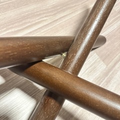 【0円・引取限定】丸型ガラス天板（直径81cm）と脚セット ※脚に不具合あり・要修理の画像