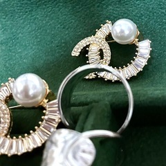 ６点セットジュエリーアクセサリーブローチ　イヤリング、指輪ゴールドシルバー色の画像