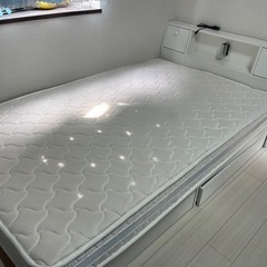 ベッドフレームの画像