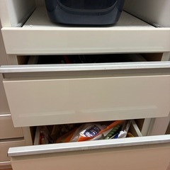 キッチンカップボード　食器棚の画像