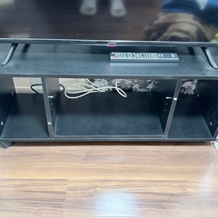テレビとテレビ台の画像