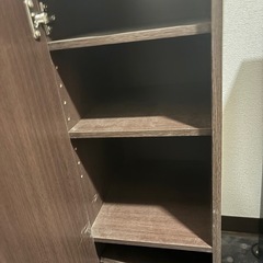 スリム収納棚（扉付き）の画像