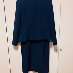 〔未使用品〕レディース フォーマルスーツ 礼服 5号 黒〔未使用品〕の画像