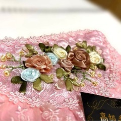 あげます 高級刺繍ポーチの画像