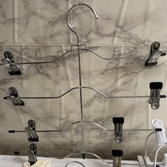 ハンガーたくさんの画像