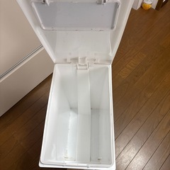 45L ゴミ箱 フタ付き ペダル式 シンプル ホワイトの画像