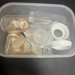 手動搾乳機&哺乳瓶５本&乳首各種の画像