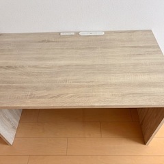 机、パソコン机の画像