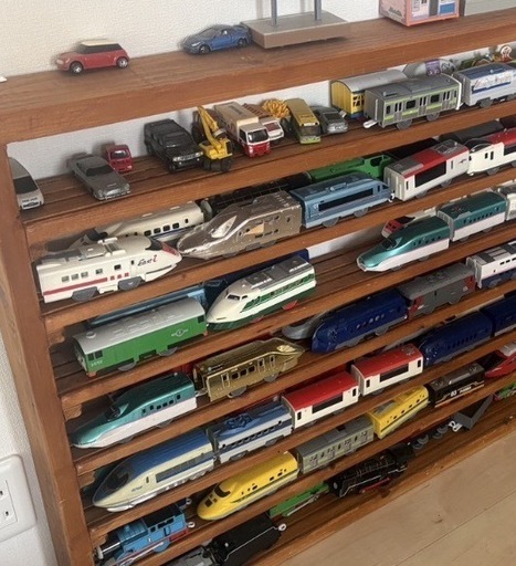プラレール列車等の自作木製棚　1645×750
