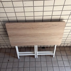 折りたたみテーブルの画像