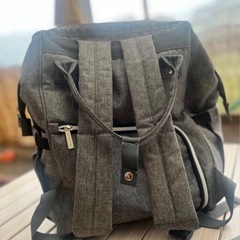 マザーズリュック グレー｜収納力があり持ち運びしやすいの画像