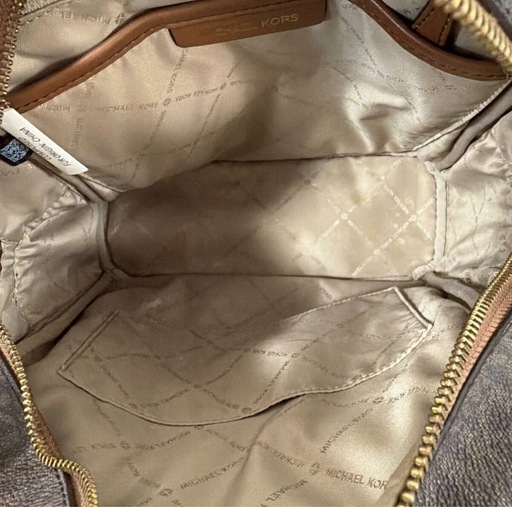 MICHAEL KORS パッチ付き リュック